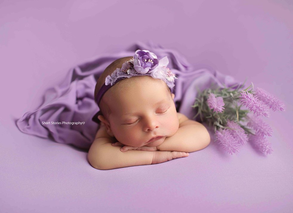 Newborn Photography - Chin on Hands